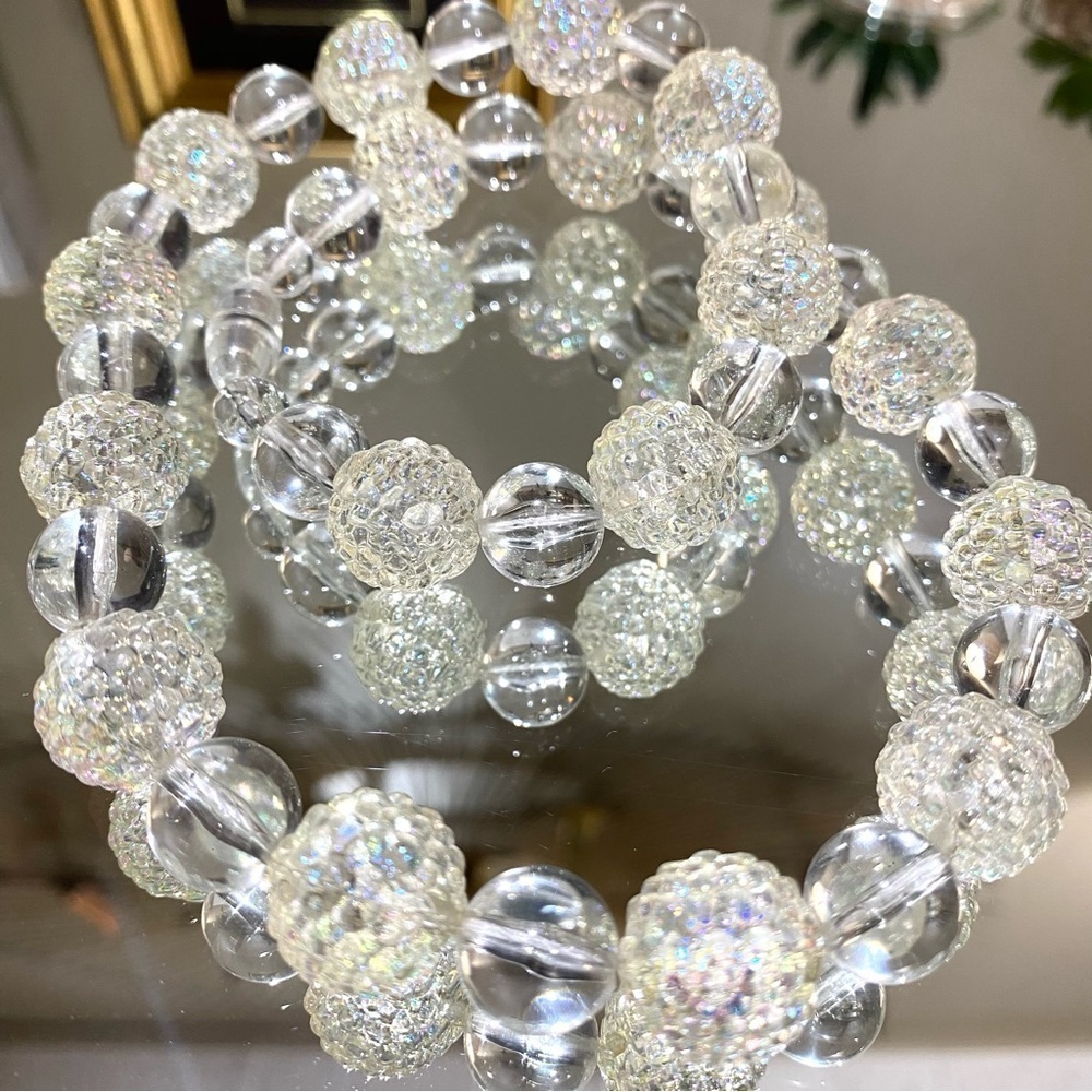 Vintage Lucite Beaded Necklace Clear Translucent Snowball Barrel Clasp 18”